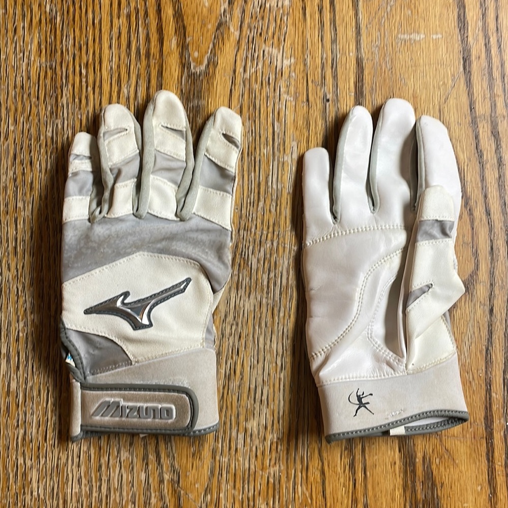 Batting gloves- MIZUNO- white